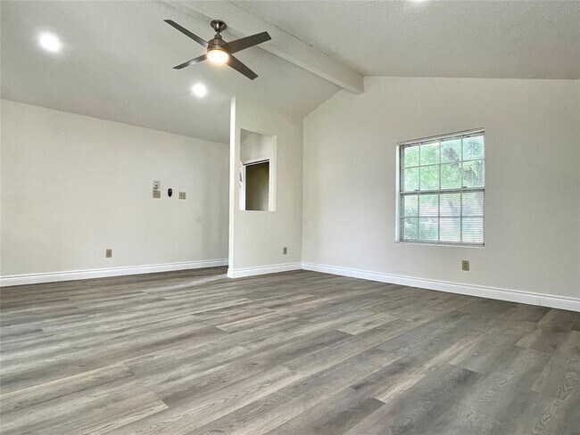 Foto del edificio - 1729 Cricket Hollow Dr
