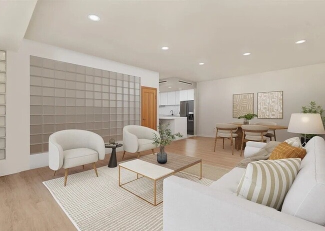 Building Photo - Stylish & inviting, this southeast-facing 1 bed 1 bath in the coveted University Green offers