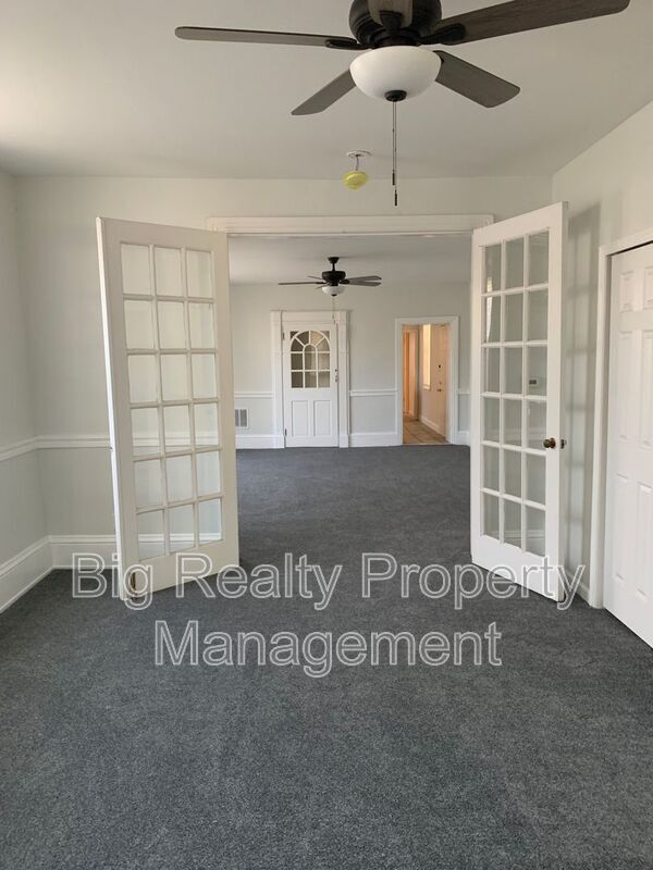 Foto del edificio - 477 E Main St