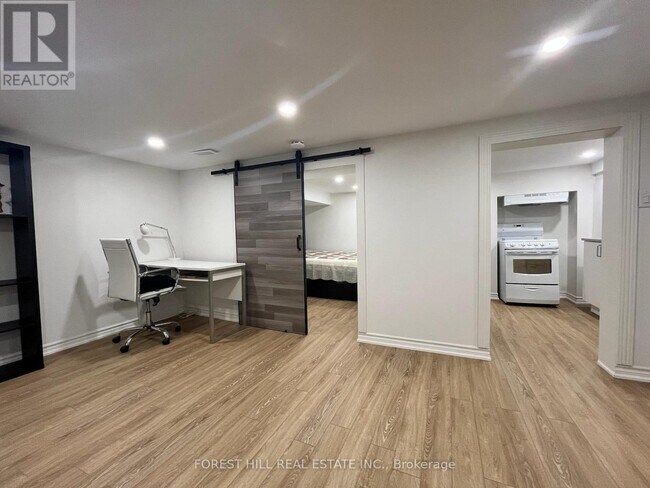 Photo du bâtiment - 960 Briar Hill Ave