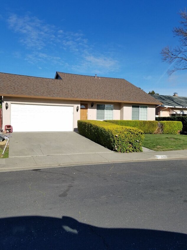 Primary Photo - 4 br, 3 bath House - 570 BERKELEY WAY