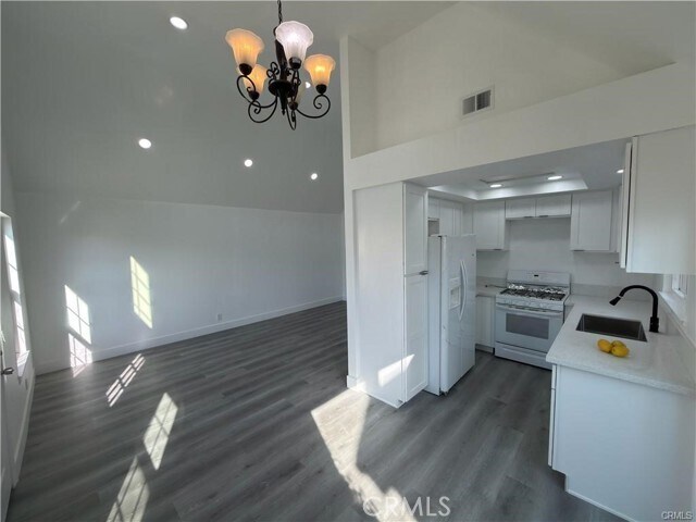 Foto del edificio - 14560 Woodland Dr