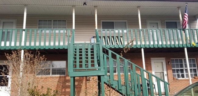 Building Photo - 142 Spears Ave
