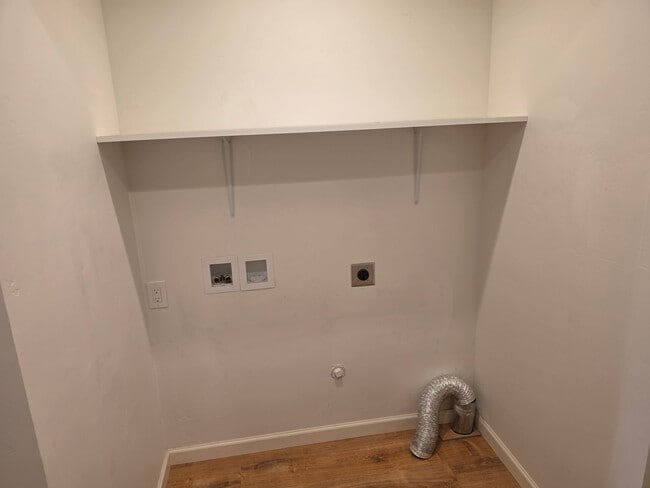 Building Photo - 376 Harriet St