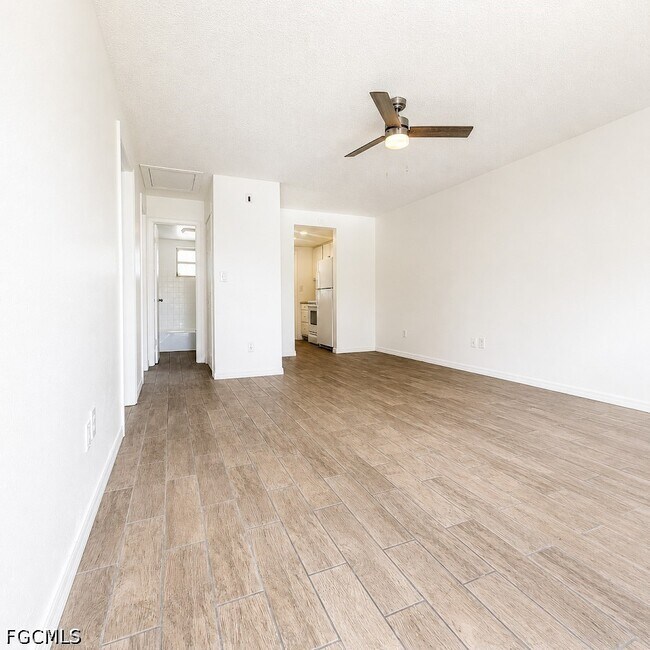 Foto del edificio - 723 Burdick Ave