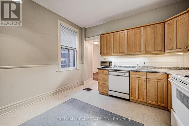 Photo du bâtiment - 986 Bathurst St