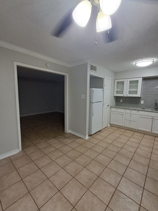 Building Photo - 714 Coolwood Dr