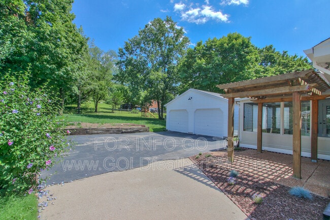 Building Photo - 3025 Blackwood Dr