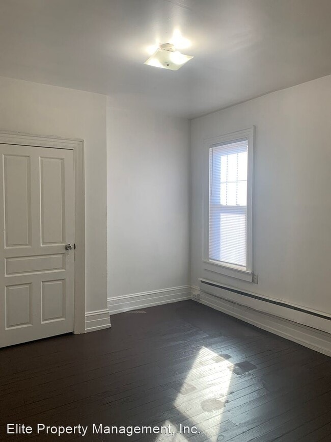 Building Photo - 2 br, 1 bath House - 668 E Market St., Apt 2