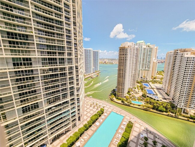Building Photo - 495 Brickell Ave