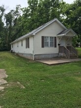Building Photo - 3 Bed 2 Bath Home in Bolivar! Call Quick!