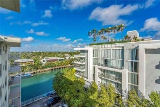 Building Photo - 9500 W Bay Harbor Dr