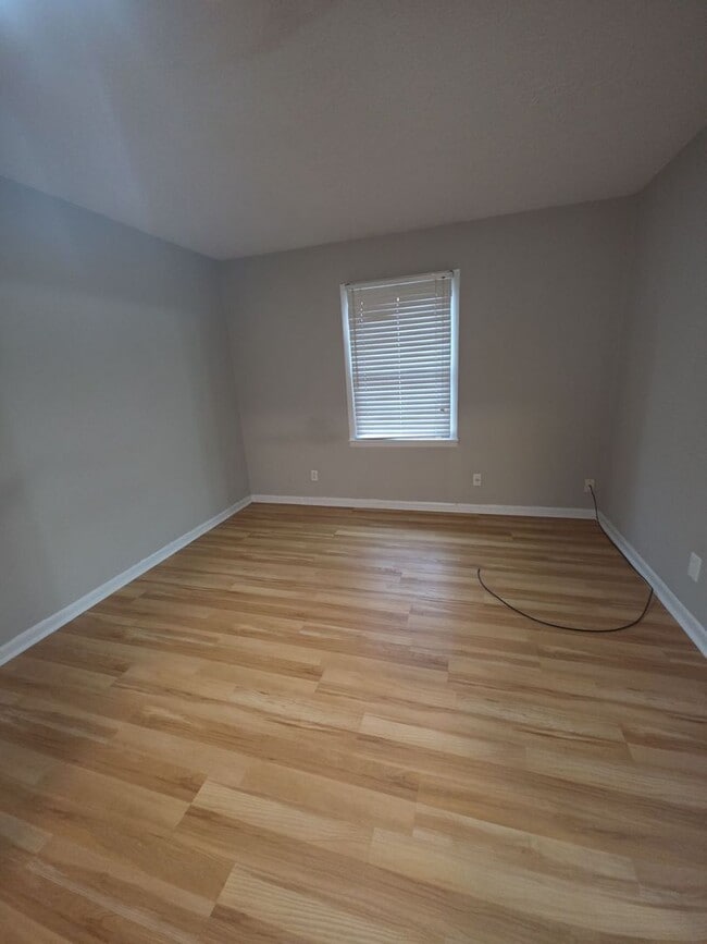 Building Photo - 221 Camp Dr