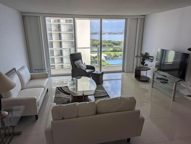 Foto del edificio - 5440 N Ocean Dr