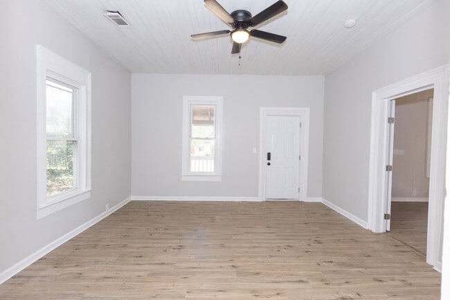 Foto del edificio - 218 E Tinsley St