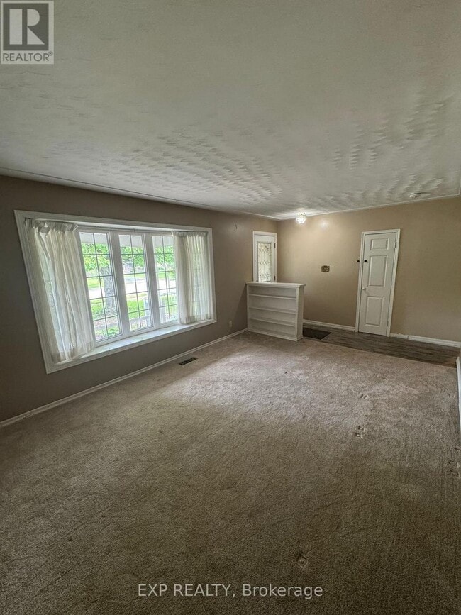 Building Photo - 370 Greenbrook Dr