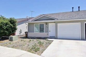 Building Photo - 454 Old Maple Dr