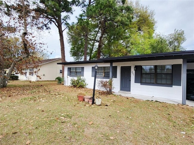 Building Photo - 2511 Drake Dr