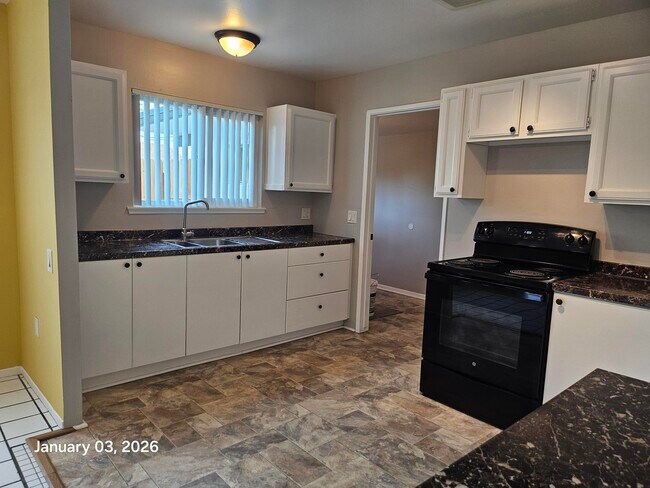 Foto del edificio - 42405 Iowa St