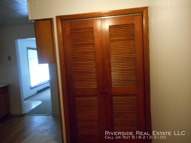 Building Photo - 2 Bedroom House with 1 car garage for rent!