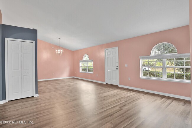 Foto del edificio - 11 Wheatfield Dr