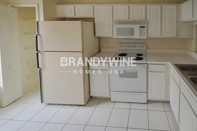 Foto del edificio - 2462 Lake Woodberry Cir