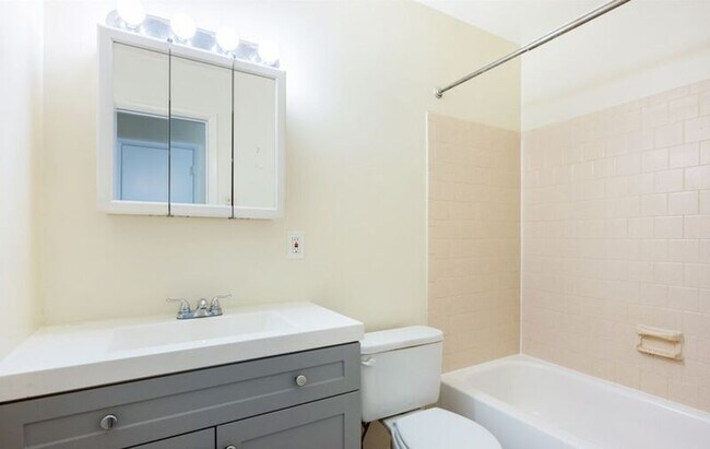 Foto del edificio - 2241 Sedgwick St