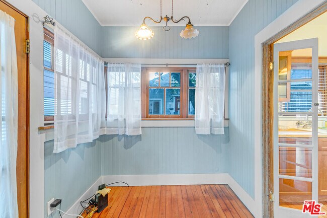 Foto del edificio - 30 Paloma Ave