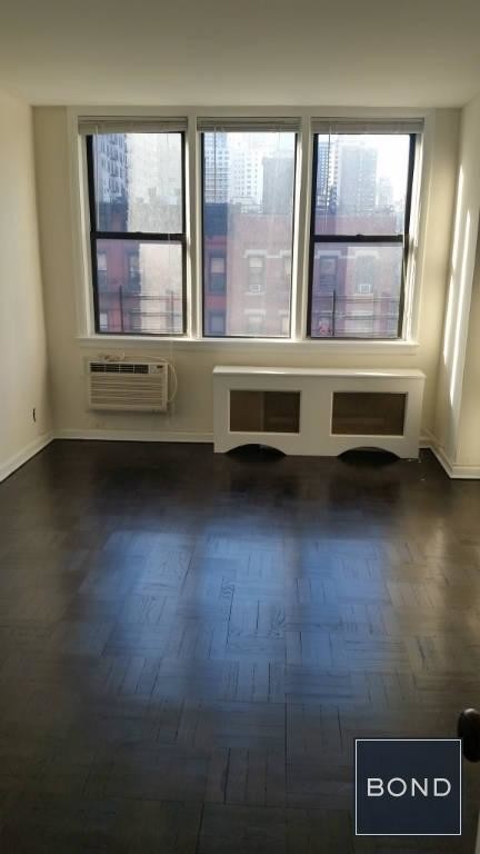 Building Photo - 500 E 87th St
