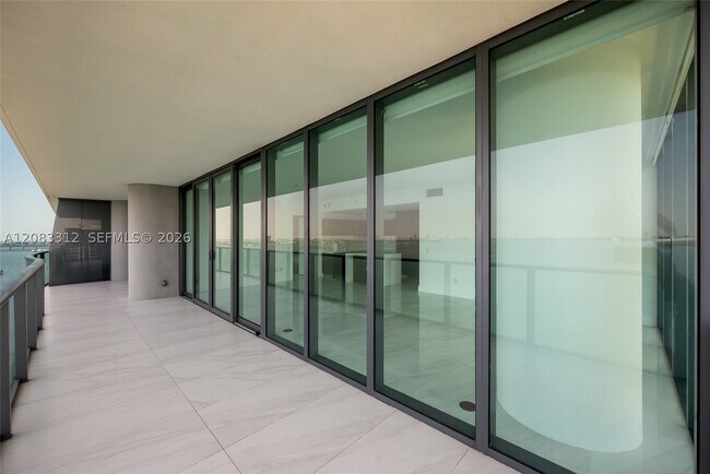 Foto del edificio - 3131 NE 7th Ave