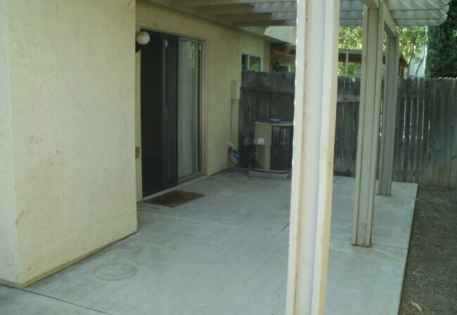 Foto del edificio - Spacious 2 Story Corona Condo
