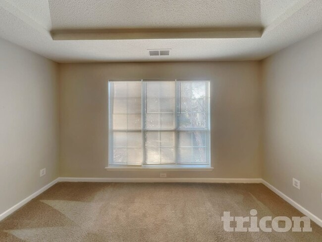 Building Photo - 547 Horseshoe Cir