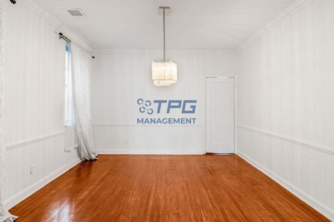 Building Photo - 121 Bentley Ave