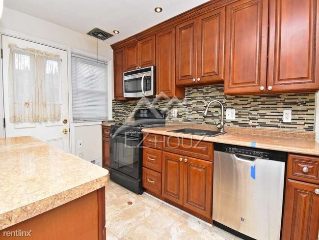 Building Photo - 3 br, 1.5 bath Apartment - 1549 Clairidge Rd