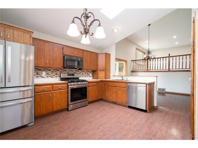 Building Photo - 9850 Laguna Cir