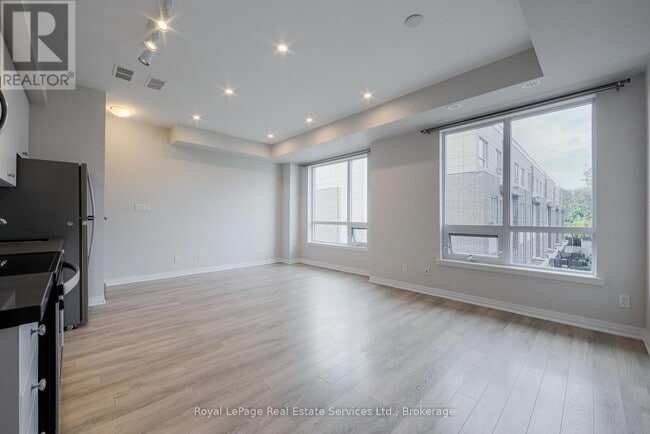 Building Photo - 1238-1238 Cawthra Rd