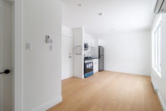 Building Photo - 975 Brookside Dr