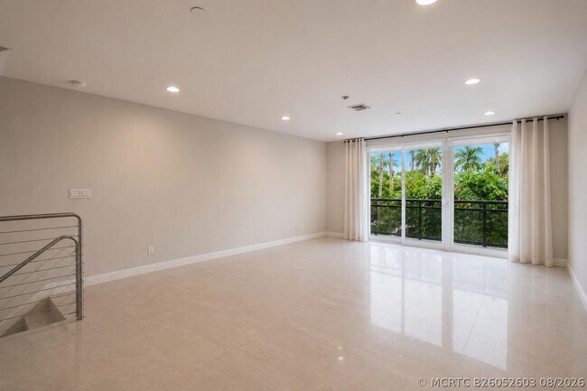 Foto del edificio - 832 NE 19th Ave