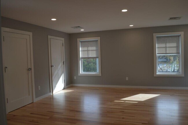Building Photo - 5063 Williston Rd