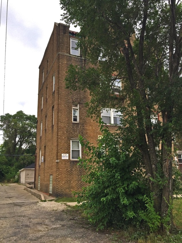 Building Photo - Casaloma Apartments