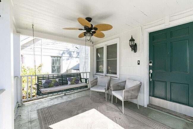 Building Photo - 936 East Lake Dr