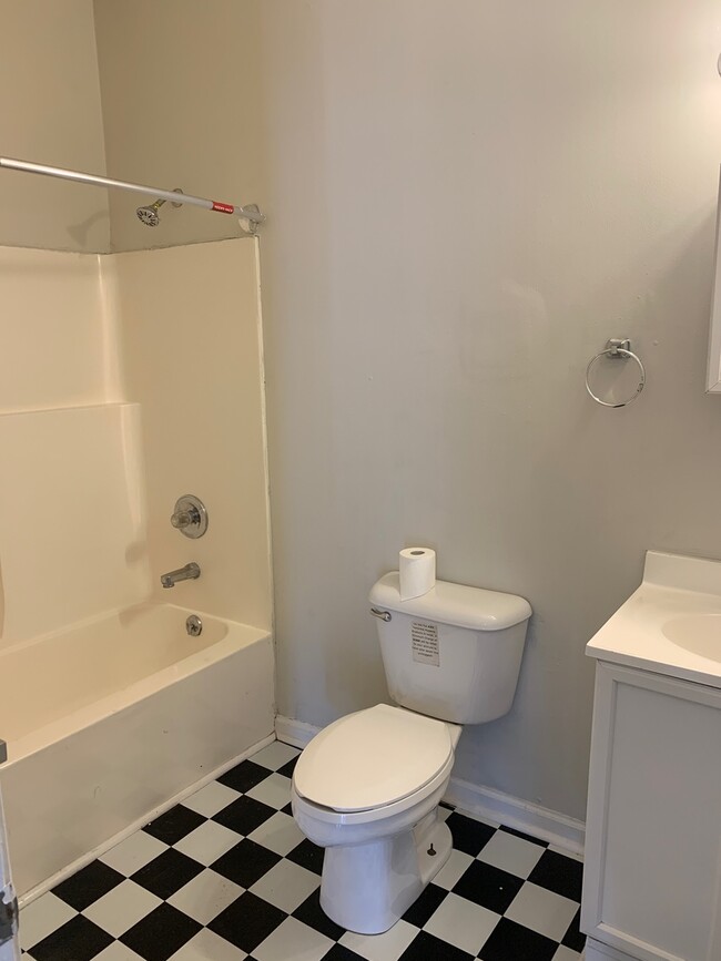 Building Photo - 536A Euclid Ave – Available Fall 2026