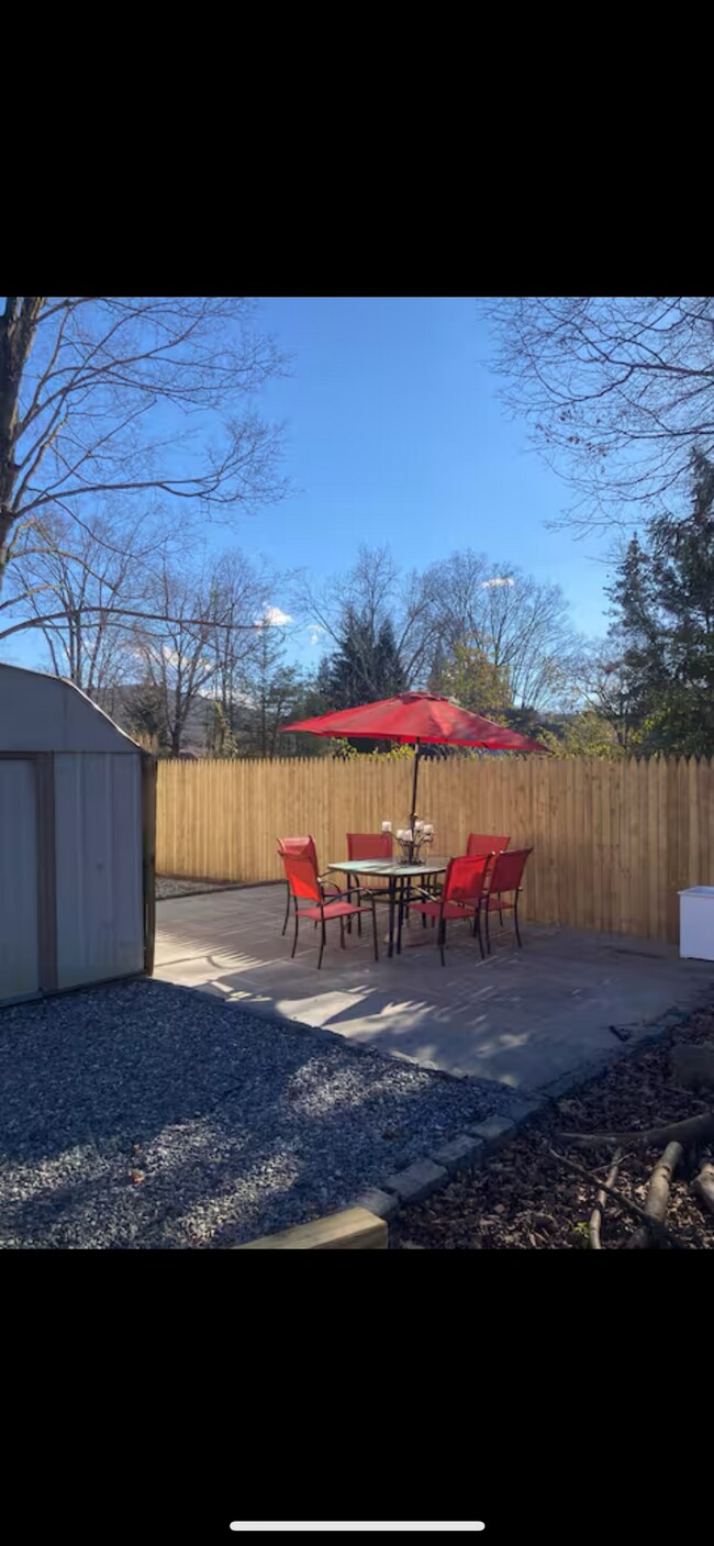 Building Photo - 15 S Main St