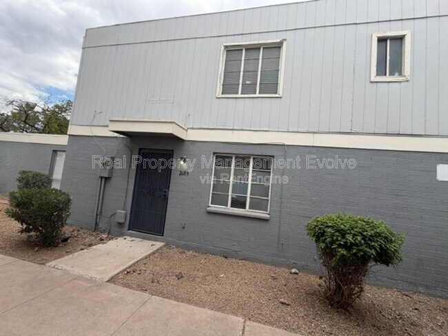 Foto del edificio - 2689 W Ocotillo Rd