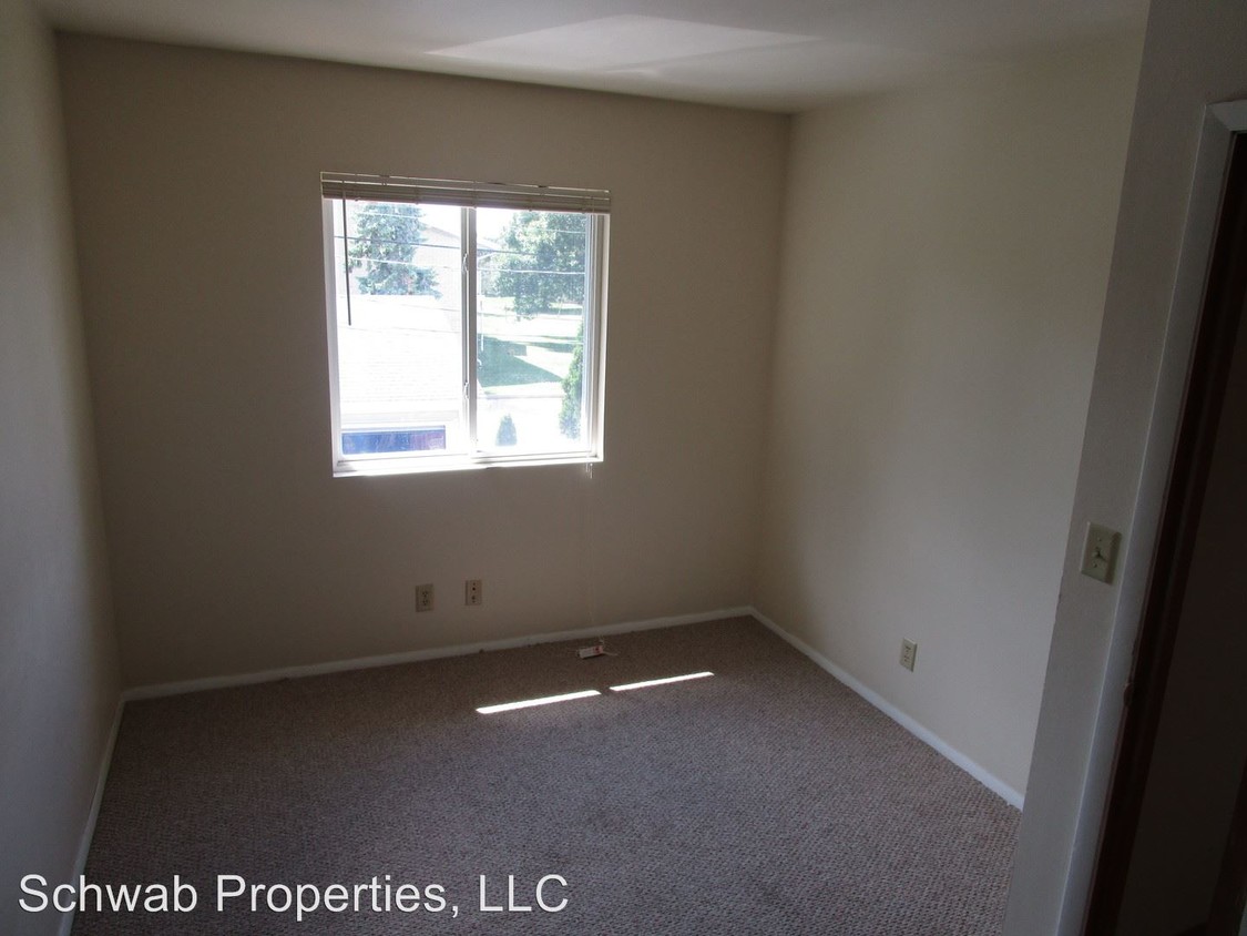 Primary Photo - 3 br, 1.5 bath Apartment - 445 N WESTFIELD ST