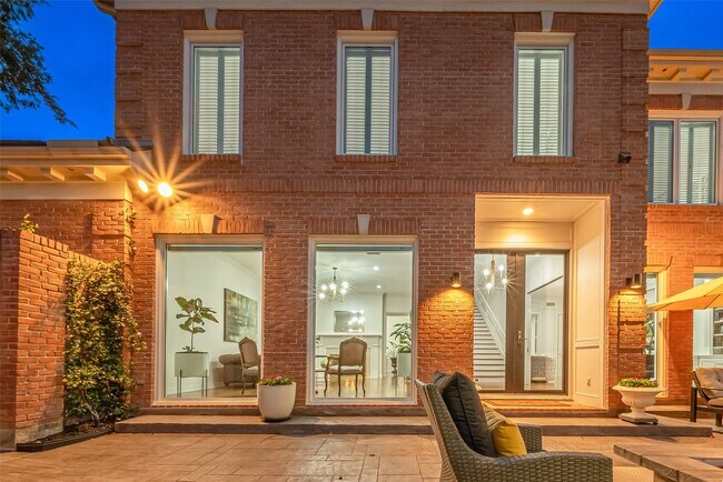 Foto del edificio - 983 S Post Oak Ln