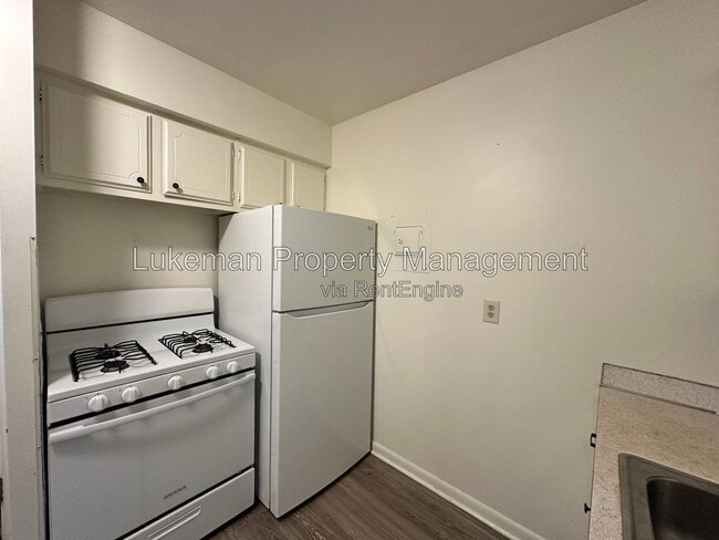 Building Photo - 518 N Clarendon St
