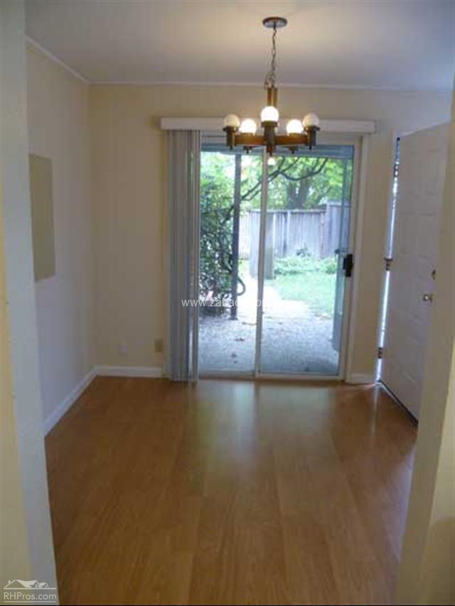 Building Photo - 3102 Woods Cir