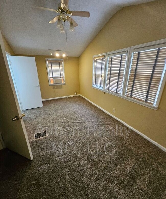 Foto del edificio - 7314 Euclid Ave E