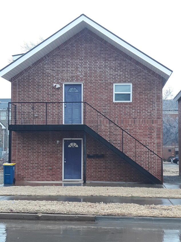Building Photo - 415 S Blakely St
